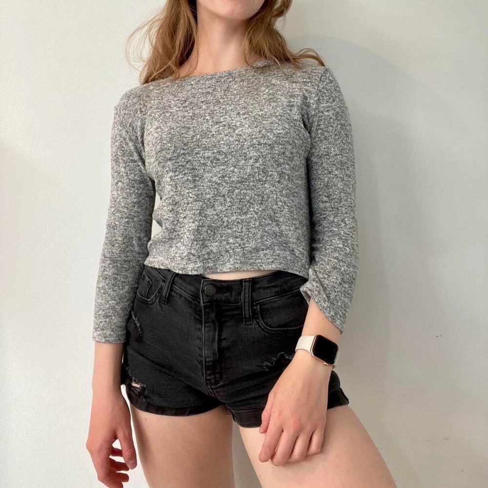 Super light and cozy sweater that matches with almost everything!